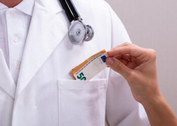 Medicul condamnat pentru mită revine în funcția de șef la Centrul Perinatal Bălți