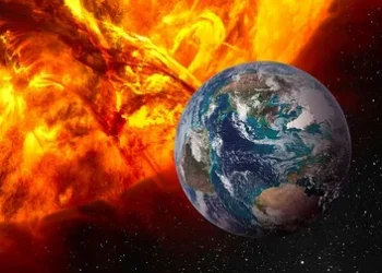 Сильная магнитная буря началась на Земле