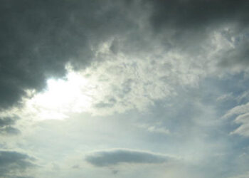 Переменная облачность, местами гололед: прогноз погоды на субботу