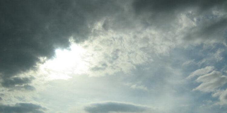 Переменная облачность, местами гололед: прогноз погоды на субботу