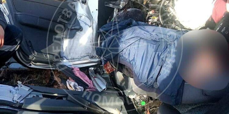 Accident pe drumul dintre Primărești și Tiraspol: Un șofer a lovit un copac după ce a pierdut controlul volanului