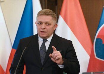 Фицо заявил, что «Газпром» поставит газ в Словакию в обход Украины