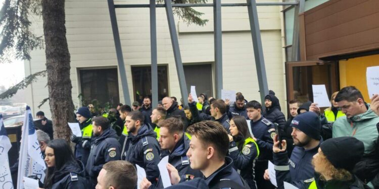 Пограничные полицейские Румынии провели протест у пункта пропуска через румынско-молдавскую границу „Скулень”