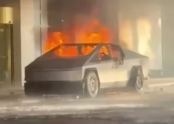 Un Cybertruck Tesla  a explodat în fața hotelului Trump din Las Vegas, lăsând un mort și șapte răniți