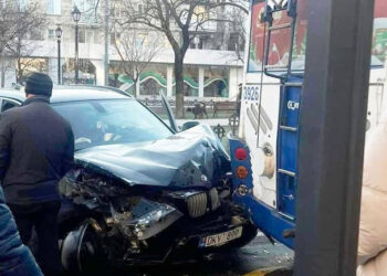 Столкновение BMW и двух троллейбусов на бульваре Григоре Виеру