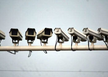 Nouă măsură în trafic: amenzi pentru folosirea telefonului și centura necuplată