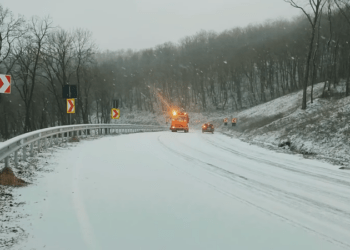 „Conduceți prudent și adaptați viteza la condițiile de drum”. Autoritățile avertizează că pe traseele naționale s-a format polei, ghețuș, dar și ceață