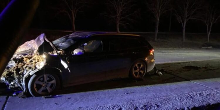 В Сынжерейском районе автомобиль врезался в повозку. Один человек госпитализирован