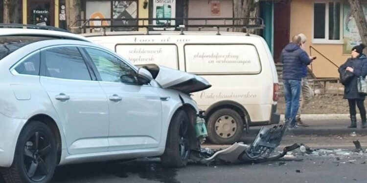 Утренняя авария в Кишиневе: Два автомобиля получили серьезные повреждения
