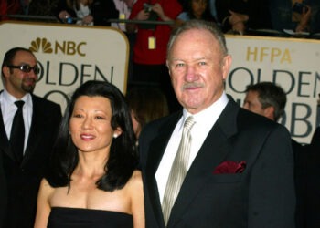 Полиция сочла подозрительной смерть актера Джина Хэкмена и его жены. Их нашли мертвыми в разных комнатах дома