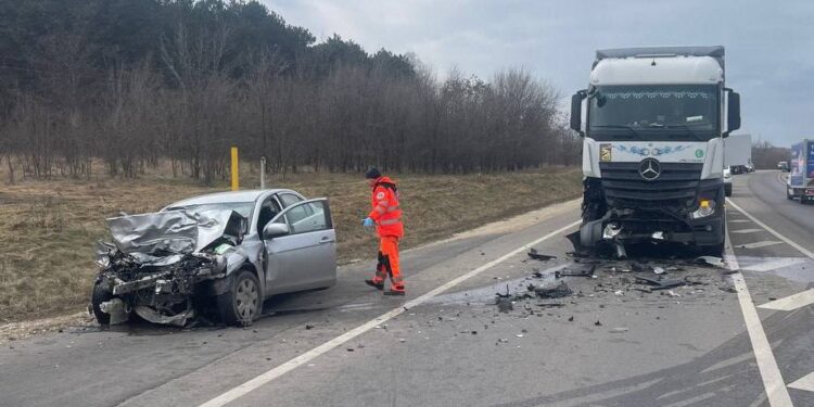 Impact puternic pe traseul Chișinău-Ungheni. Un șofer și-a pierdut viața