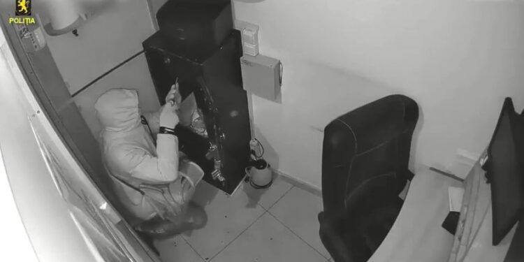 В Дурлештах трое мужчин взломали сейф и похитили миллион леев