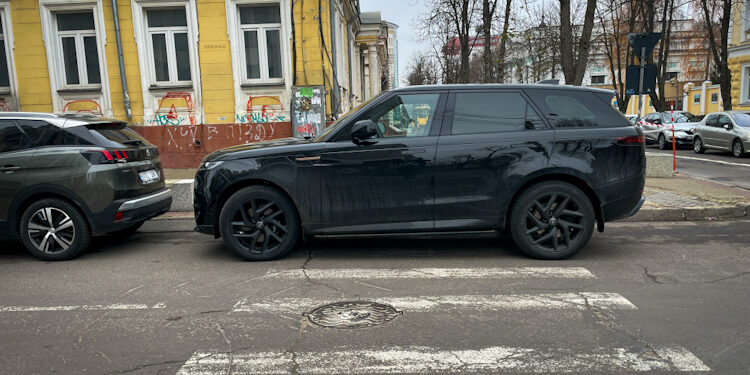 Неправильно припаркованные автомобили будут эвакуированы только в том случае, если они создают пробки