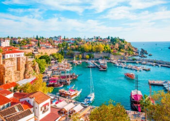 Турция начала готовиться к цунами и землетрясениям