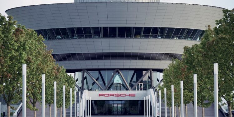 Компания Porsche на фоне финансовых трудностей сократит почти две тысячи рабочих мест