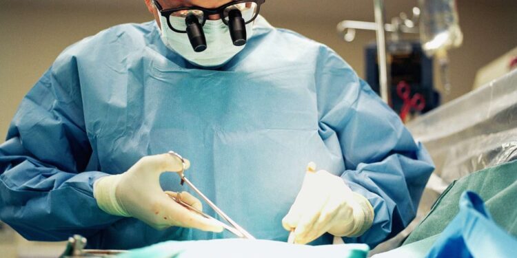 14-летний подросток с иглой в грудной клетке успешно прооперирован в Институте матери и ребенка