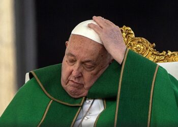 Папа римский Франциск попал в больницу