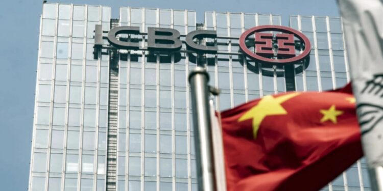 «Заработал» $24 млн: в Китае бывшему вице-президенту крупнейшего банка в мире грозит смертная казнь