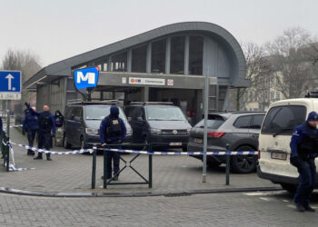В Брюсселе на станции метро неизвестные открыли стрельбу из автоматов Калашникова