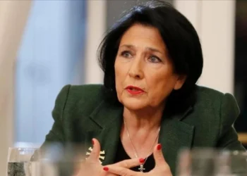 Fosta președintă a Georgiei, Salome Zourabichvili, a fost lovită cu ouă la Aeroportul Internațional din Tbilisi