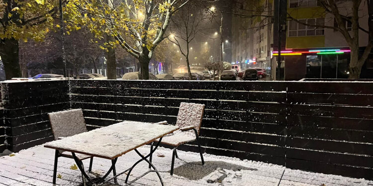 Vremea în Chișinău: De la ninsoare ușoară la cer senin