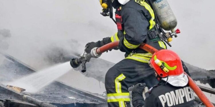 Două decese și o persoană rănită în urma unor incendii în Nisporeni și Chișinău