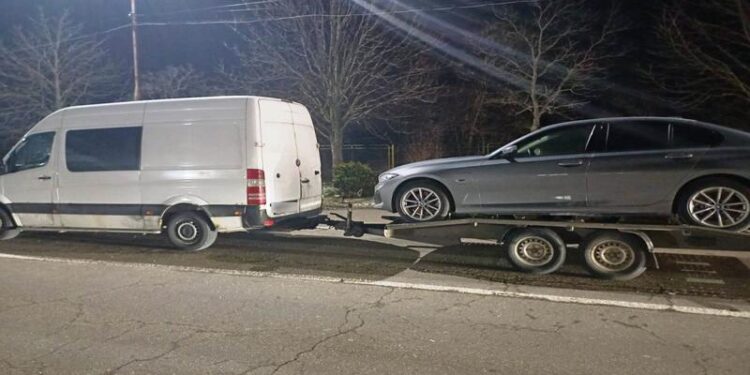 Autoturism furat din Olanda, descoperit la Albița cu documente false