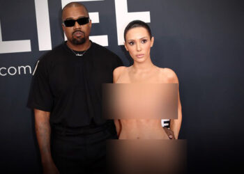 Kanye West și Bianca Censori, expulzați de la Grammy 2025 din cauza unei apariții șocante pe covorul roșu