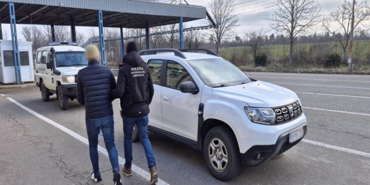 Moldovean căutat pentru furt, reținut la granița cu România