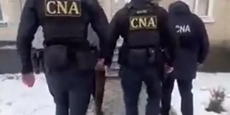 CNA reține un avocat din Hîncești în urma acuzațiilor de trafic de influență