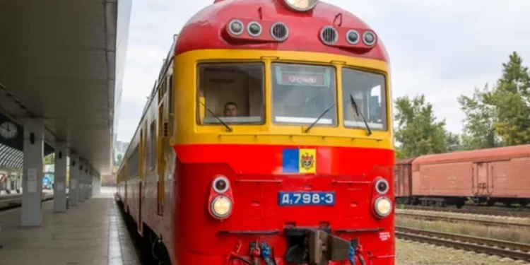 Prețul biletului pe ruta Chișinău-Ungheni a crescut semnificativ, dar angajații CFM nu și-au primit salariile din vara trecută