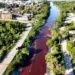 Culoarea roșu-sîngeriu a apei într-un canal dintr-o țară a alarmat oamenii de știință