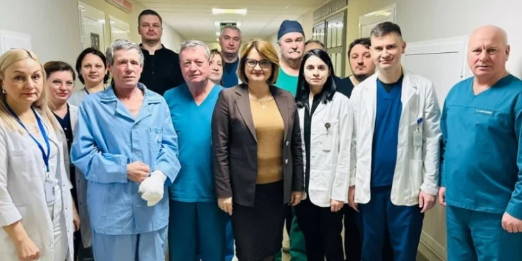 Intervenție spectaculoasă: Medicii au replantat patru degete amputate