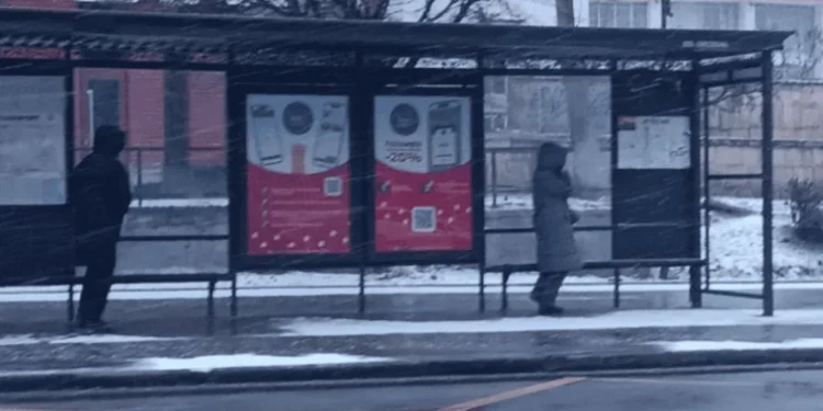 Traficul rutier în Chișinău se desfășoară în condiții de iarnă, cu intervenții pentru deszăpezire și prevenirea poleiului