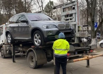 Proiect de lege: Amenzi pentru parcarea ilegală, ridicarea mașinilor doar în cazuri specifice