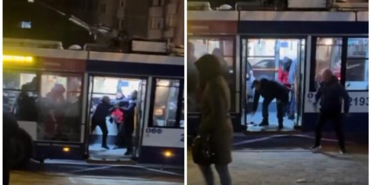 Bătaie într-un troleibuz din Chișinău: Doi bărbați s-au luat la pumni