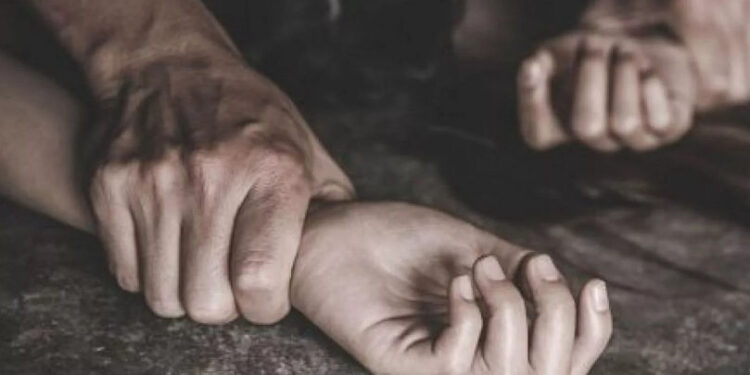 Un bărbat de 44 de ani, condamnat pentru violarea unei adolescente