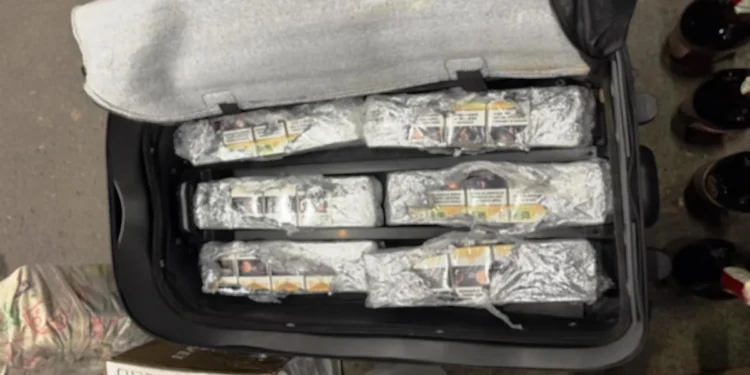 Amendă de 10.000 de lei pentru pasagerul care a ascuns alcool și țigări la frontieră