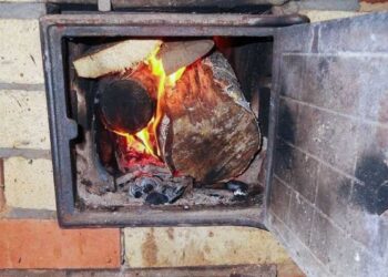 Incendiu fatal în Schineni: O bătrână a decedat din cauza monoxidului de carbon