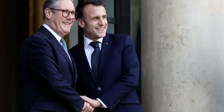 Macron și Starmer propun trimiterea pacificatorilor în Ucraina în schimbul unui acord de încetare a foculuiMacron și Starmer propun trimiterea pacificatorilor în Ucraina în schimbul unui acord de încetare a focului