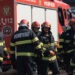 Incendiu violent la un service auto din Buzău. Zeci de mașini au fost cuprinse de flăcări
