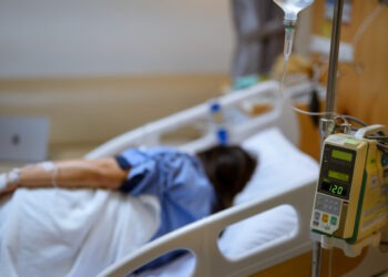 Gripa sezonieră este contagioasă și poate cauza infecția plămânilor. Medic: „Pot exista complicații severe, inclusiv decesul”