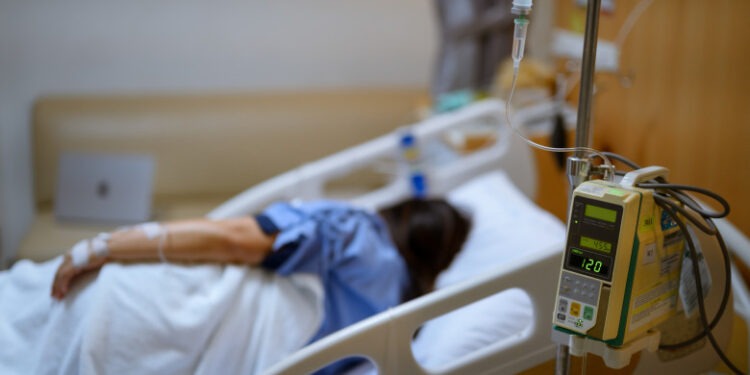 Gripa sezonieră este contagioasă și poate cauza infecția plămânilor. Medic: „Pot exista complicații severe, inclusiv decesul”