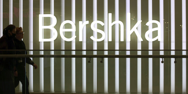 Популярные бренды одежды могут вернуться в Россию