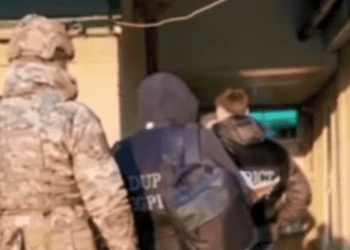 Două persoane reținute pentru trafic de droguri