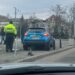 Accident în Capitală: Șofer începător doboară un pilon și un indicator stradal