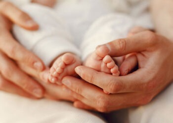 O echipă de medici a realizat o naștere de urgență în drum spre spital