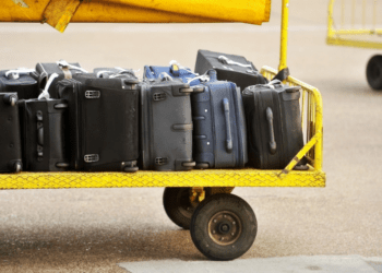 Mai multă siguranță pentru călători! Vor putea primi până la 36.000 de lei, dacă compania aeriană pierde bagajul