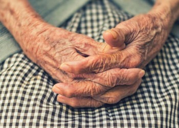 Tânăr de 17 ani, condamnat la închisoare cu suspendare pentru violarea bunicii