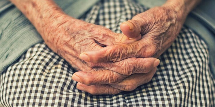 Tânăr de 17 ani, condamnat la închisoare cu suspendare pentru violarea bunicii